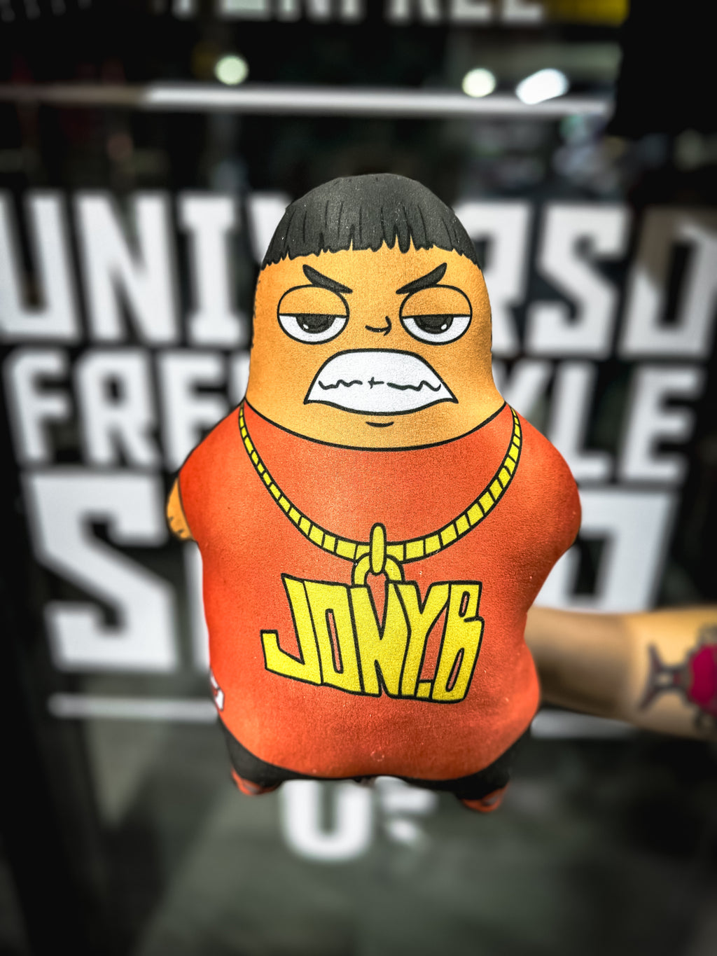 “Jony Peluchony ” diseñado x Biscarrita x Universo Freestyle Shop