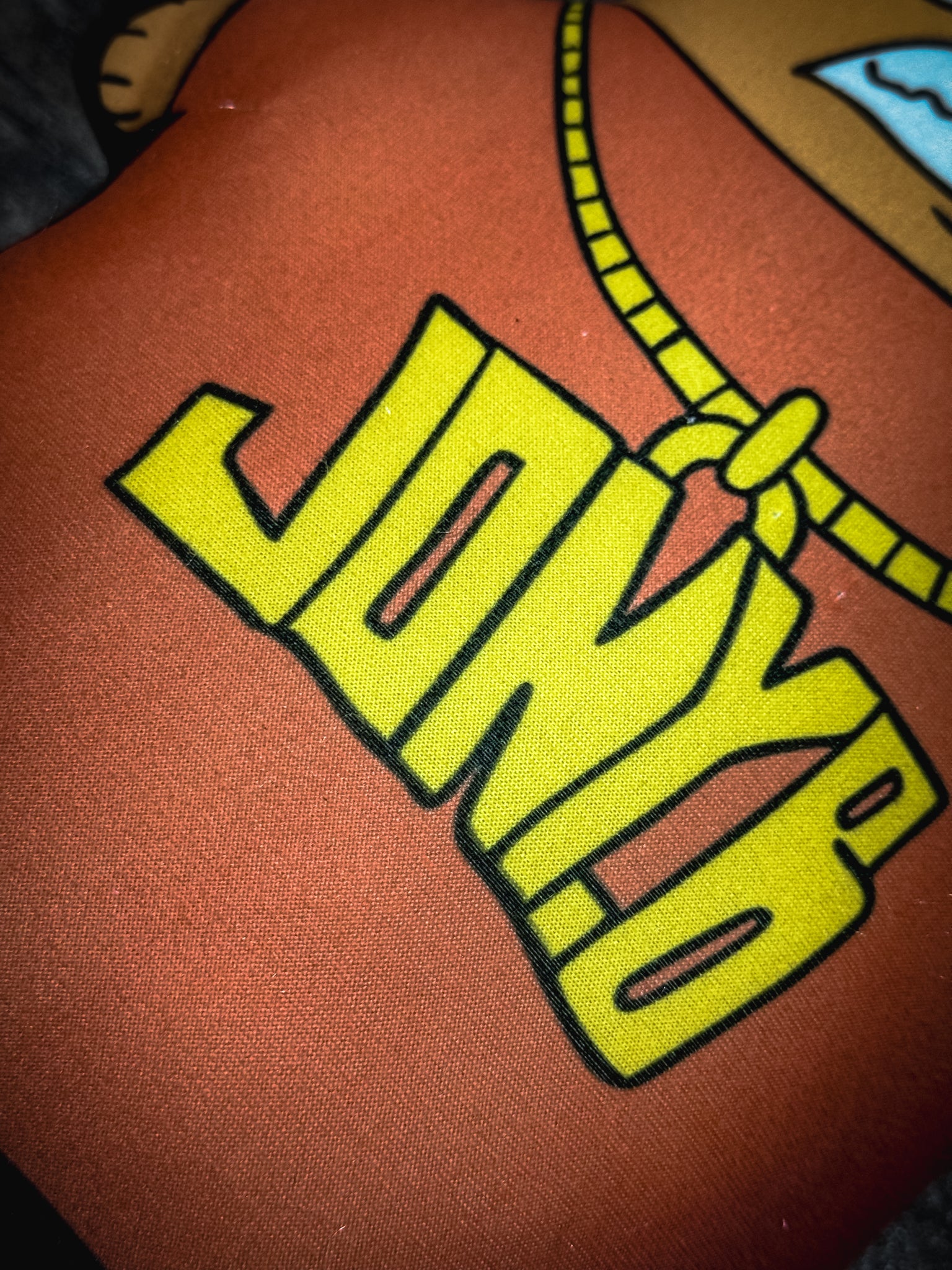 “Jony Peluchony ” diseñado x Biscarrita x Universo Freestyle Shop